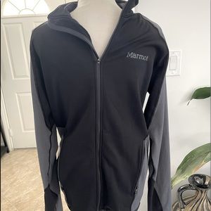 💜 Host pick!💜 Lightweight Marmot medium outdoors hiking black and grey jacket
